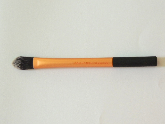 real techniques foundation brush