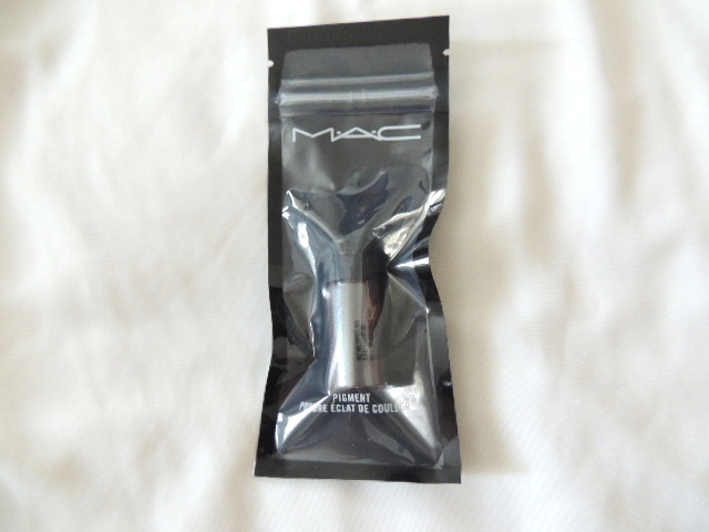 MAC Little MAC Pigment in blue brown.JPG