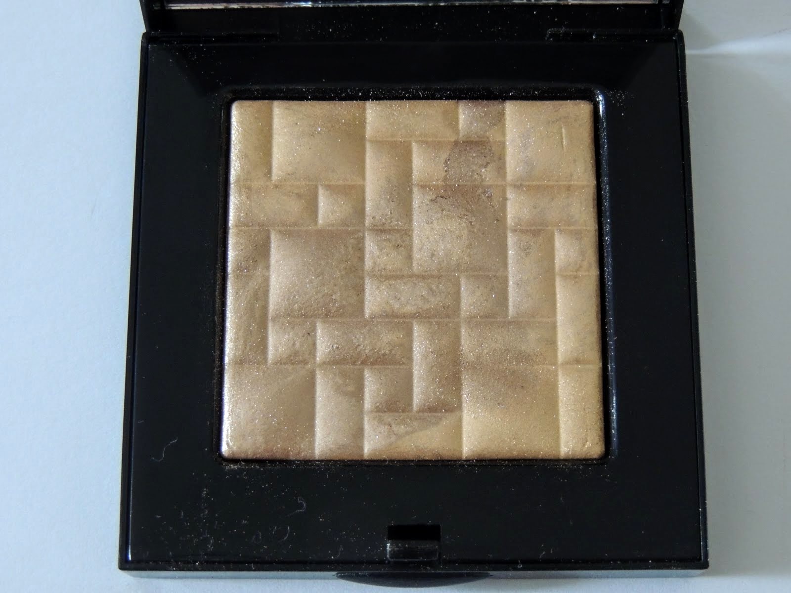 bobbi brown highlighter moon glow.JPG