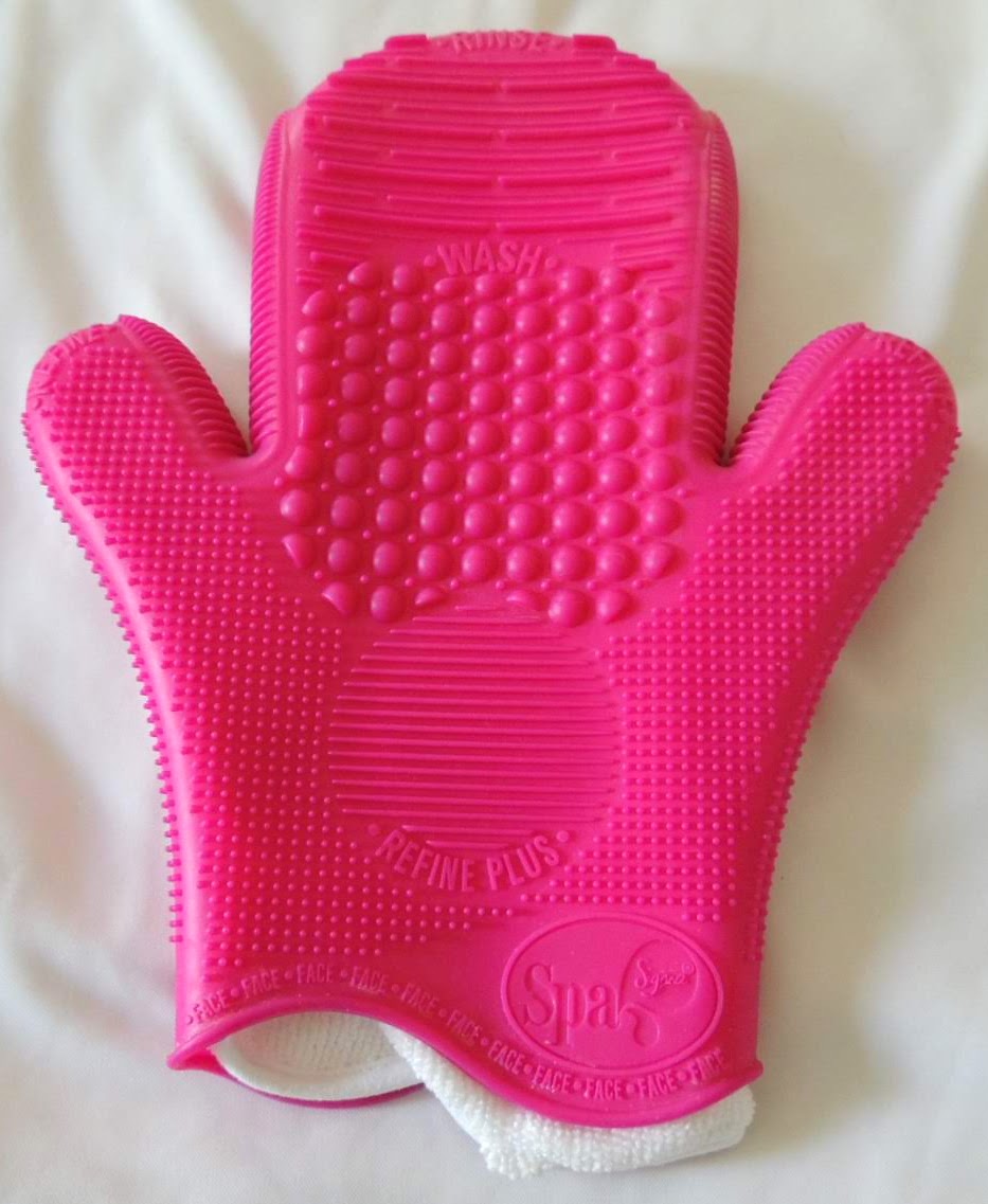 2X SIGMA SPA® BRUSH CLEANING GLOVE.JPG